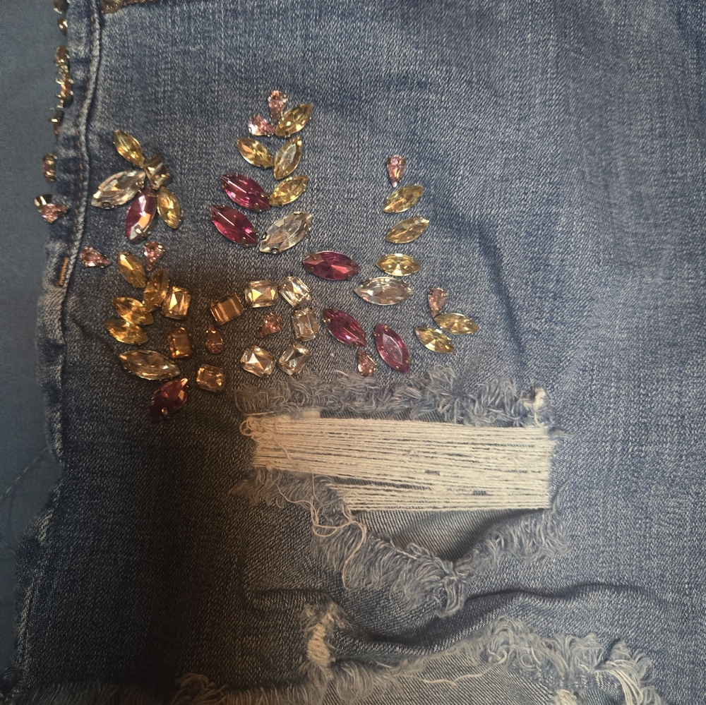 EXPRESS HIGH RISE DISTRESSED JEWEL SHORTS - Picture 2 of 3